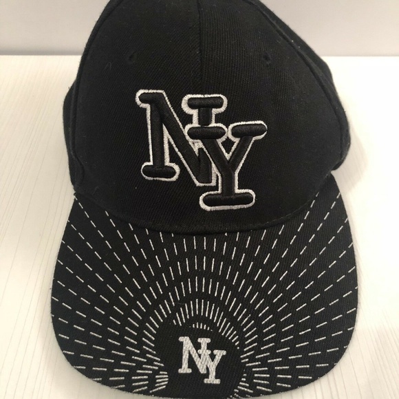 Other - 💐5/$25!💐New York Hat One Size Unisex Black/white